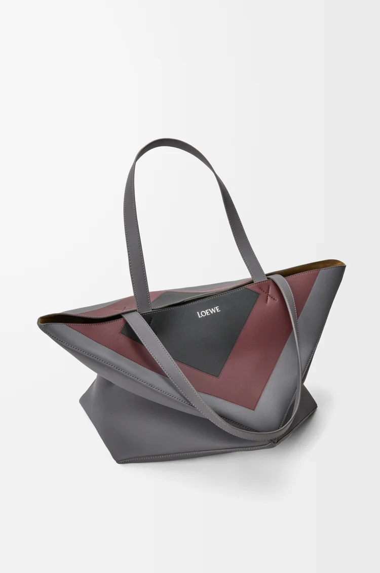 LOEWE XL Puzzle Fold Tote Bag aus Nappa-Kalbsleder Ardesia/Tiefes Rubinrot