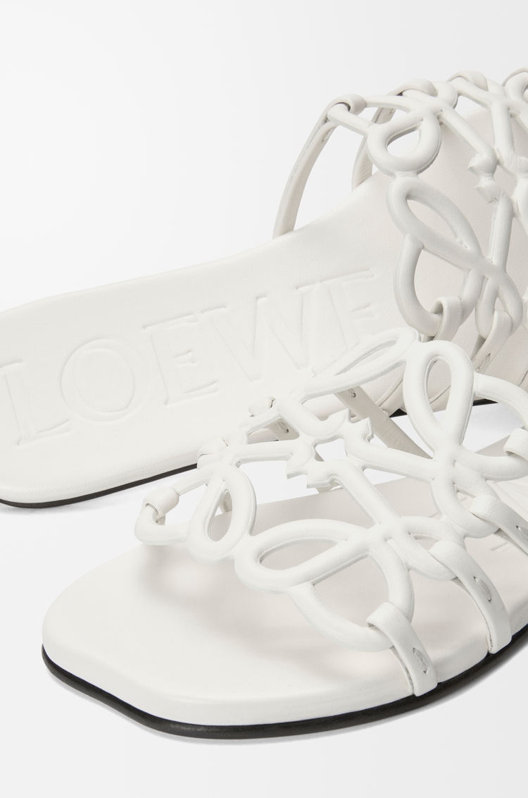 LOEWE 柔軟小牛皮 Petal Anagram 涼鞋 火鶴花白