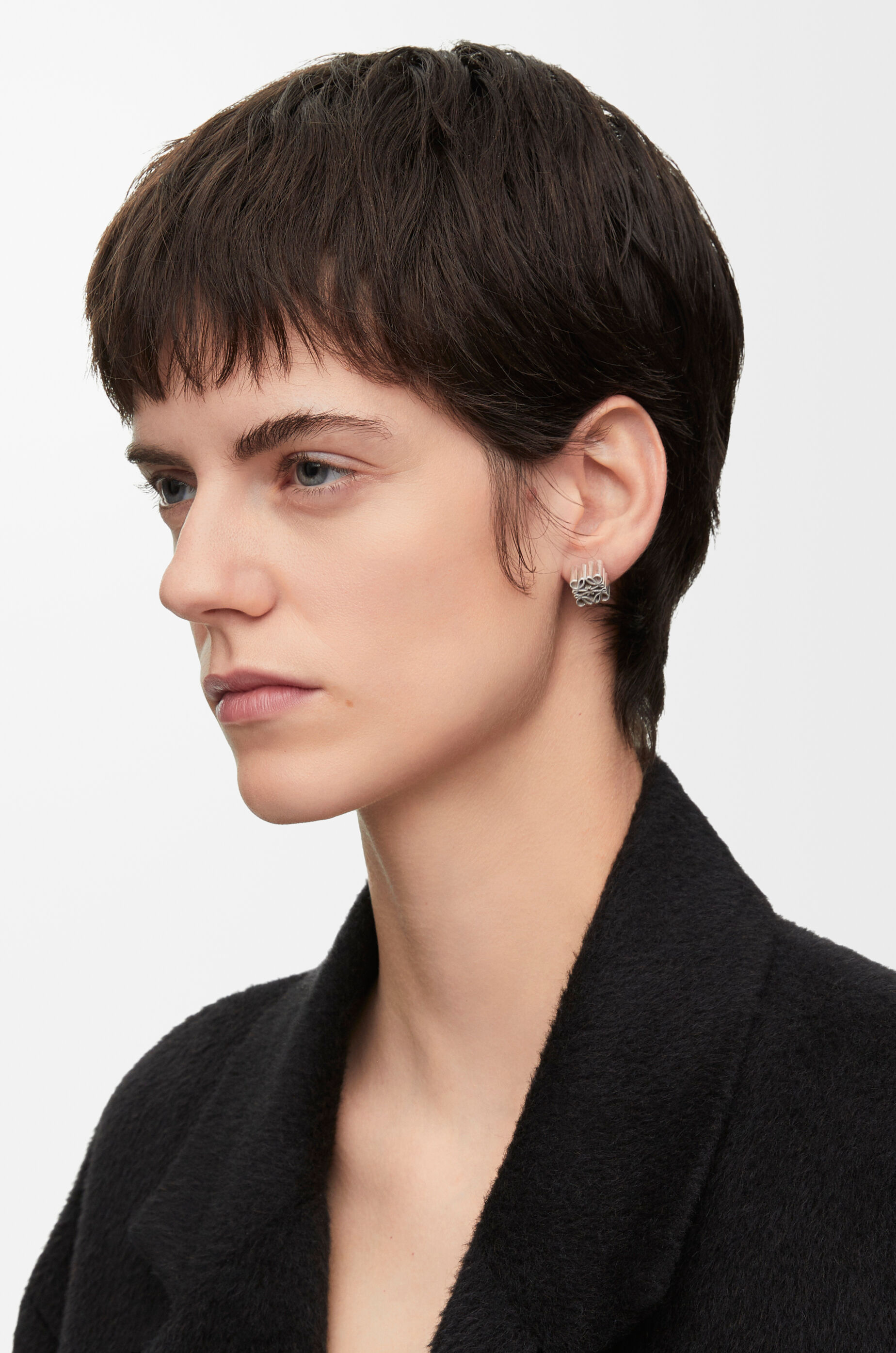 LOEWE シルバーピアス アナグラム ロゴ ロエベ 関税・送料込み