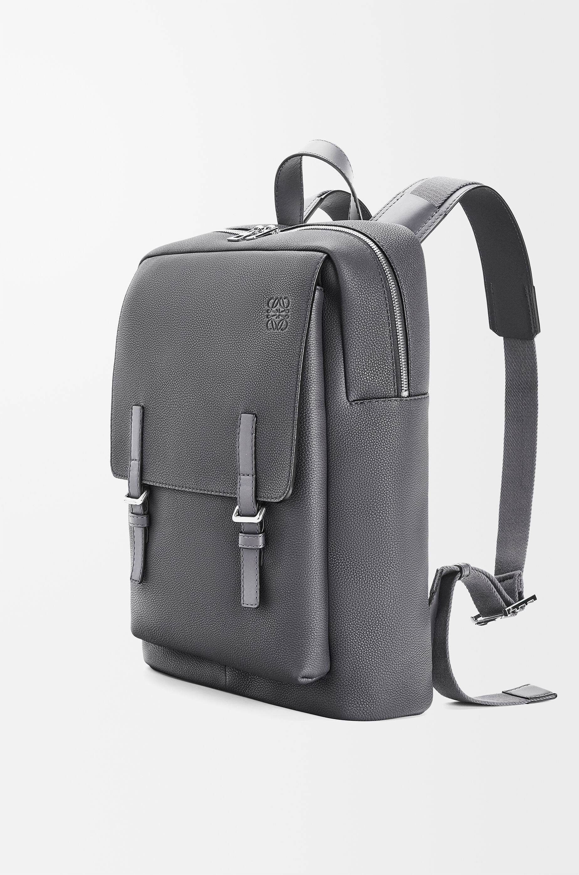 お見舞い ミリタリー バックパック（ソフトグレインカーフ） グレー - LOEWE バッグ
