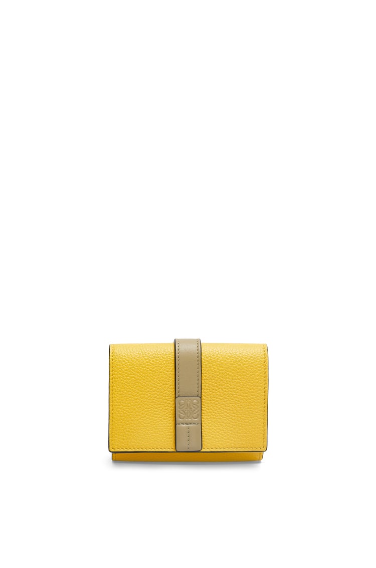 LOEWE Trifold Brieftasche aus weichem, genarbtem Kalbsleder Gelb/Lehmgrün