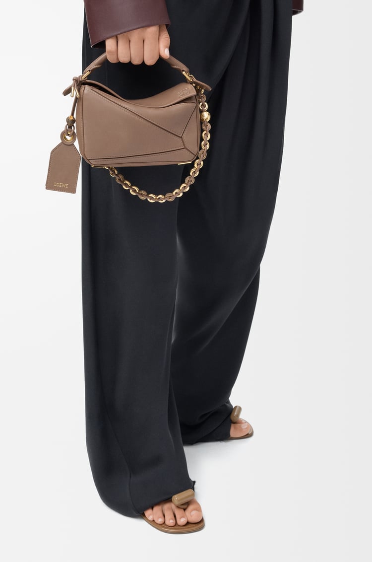 LOEWE 迷你納帕小羊皮 Featherlight Puzzle 包款 灰褐色