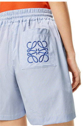 LOEWE Pantalón corto en algodón de rayas Blanco/Azul plp_rd