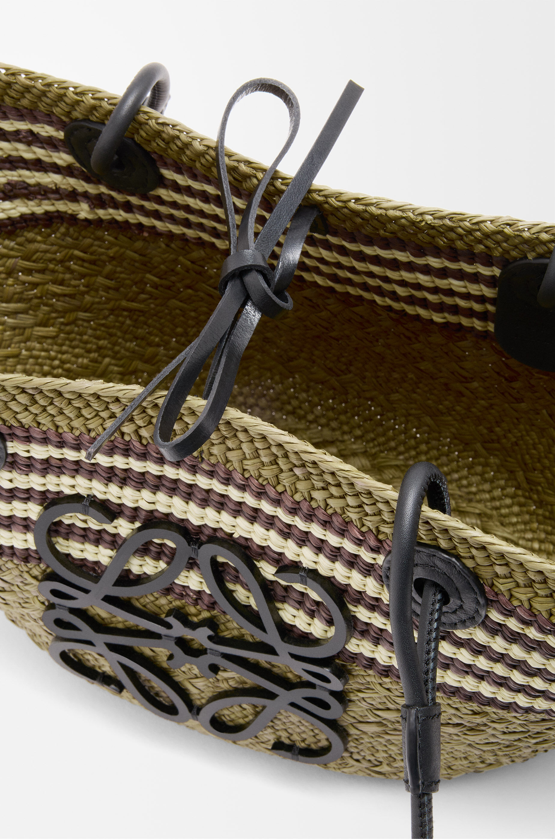 アナグラム バスケット スモール（イラカヤシ&カーフ） マルチ