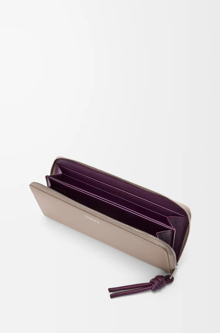 LOEWE Cartera con cremallera Knot en piel napa de ternera Arcilla/Ciruela