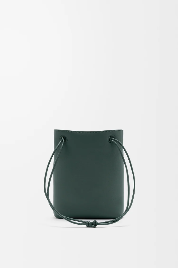 LOEWE ぺブル ポーチ（スムースカーフ） シャーウッドグリーン