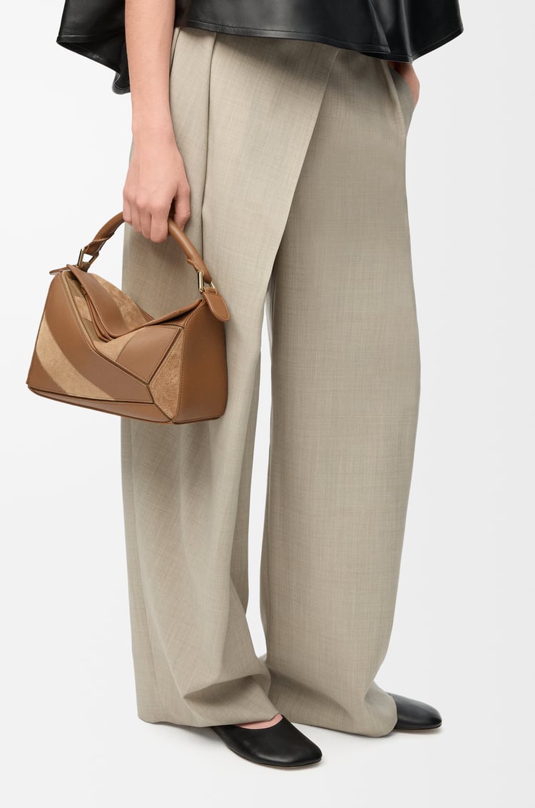 LOEWE Bolso Puzzle pequeño en piel de ternera y ante Roble