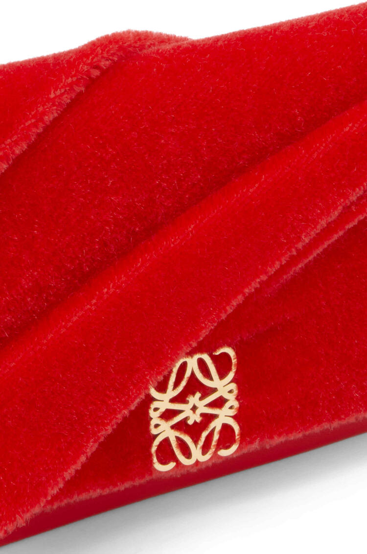 LOEWE Bolso Goya clutch largo en piel de ternera y seda Rojo Escarlata pdp_rd