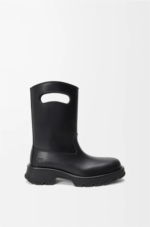 LOEWE Bobby boot in vegetable-tanned calfskin Black