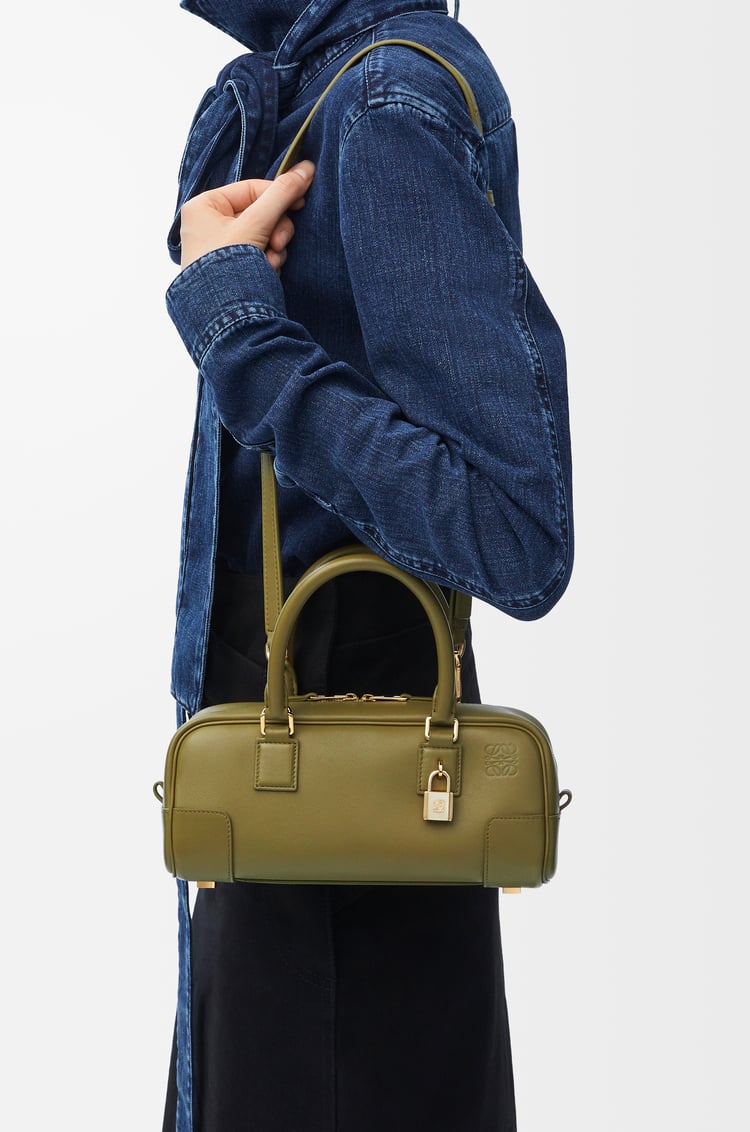 LOEWE Bolso Amazona 23 Cropped en piel napa de ternera Oliva