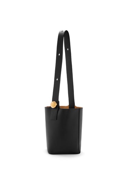 LOEWE Medium Pebble Bucket bag in mellow calfskin Black plp_rd