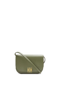LOEWE ゴヤ アコーディオン クラッチ(シルク カーフ) Avocado Green