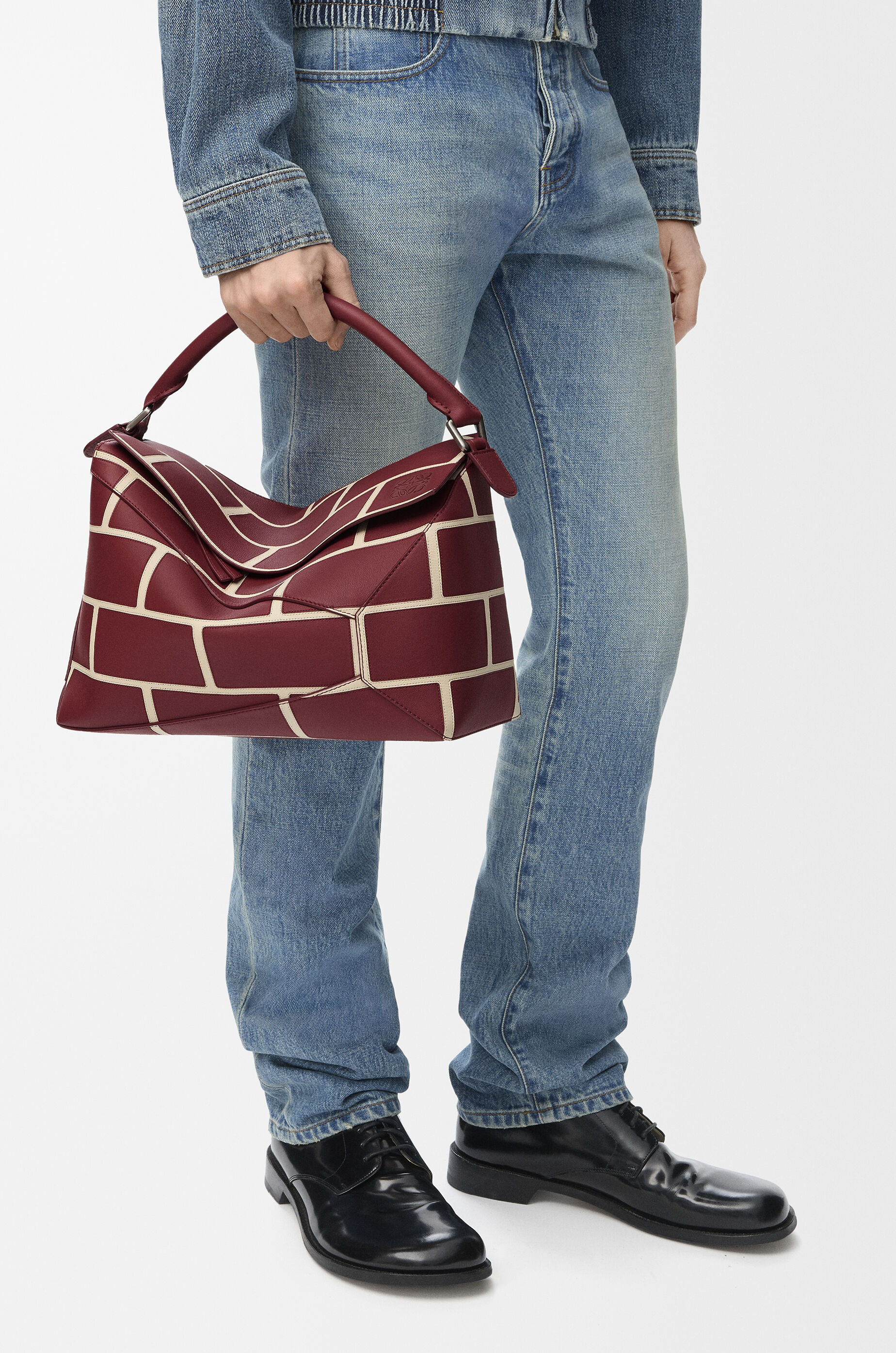 【直営・関税送料込】Puzzle Edge Landscap Large Puzzle Edge bag in classic calfskin Red - LOEWE