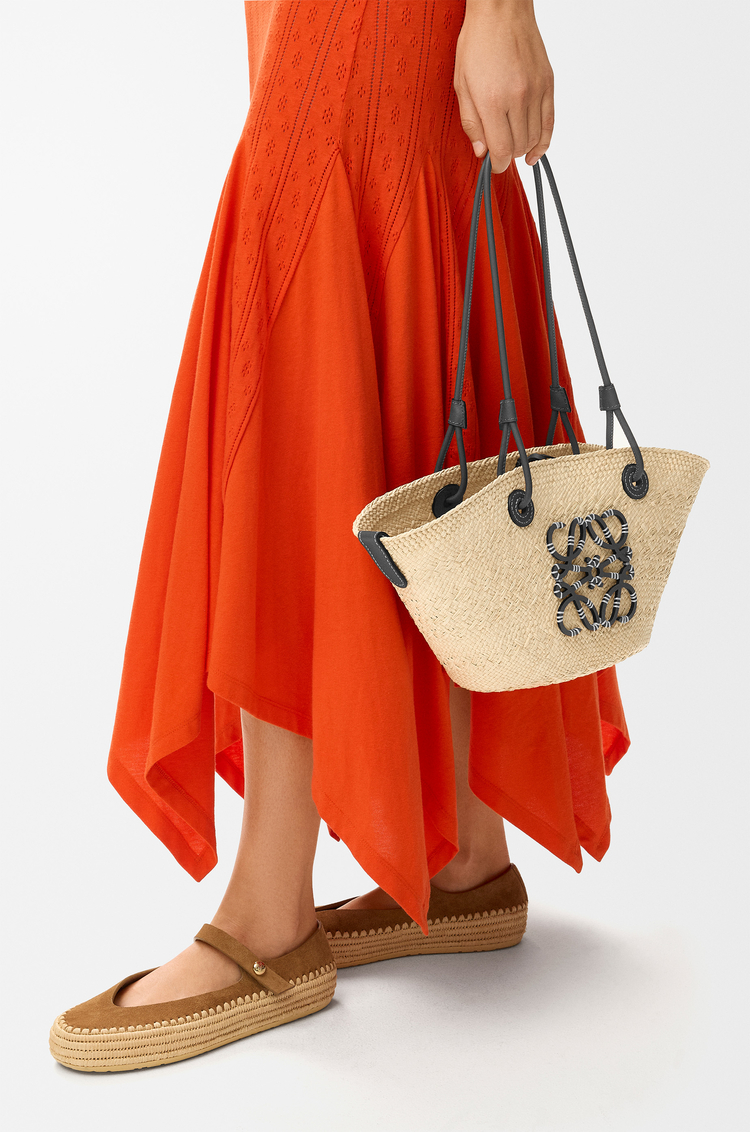 LOEWE アナグラム バスケットバッグ スモール（イラカヤシ&カーフ） ナチュラル/ブラック