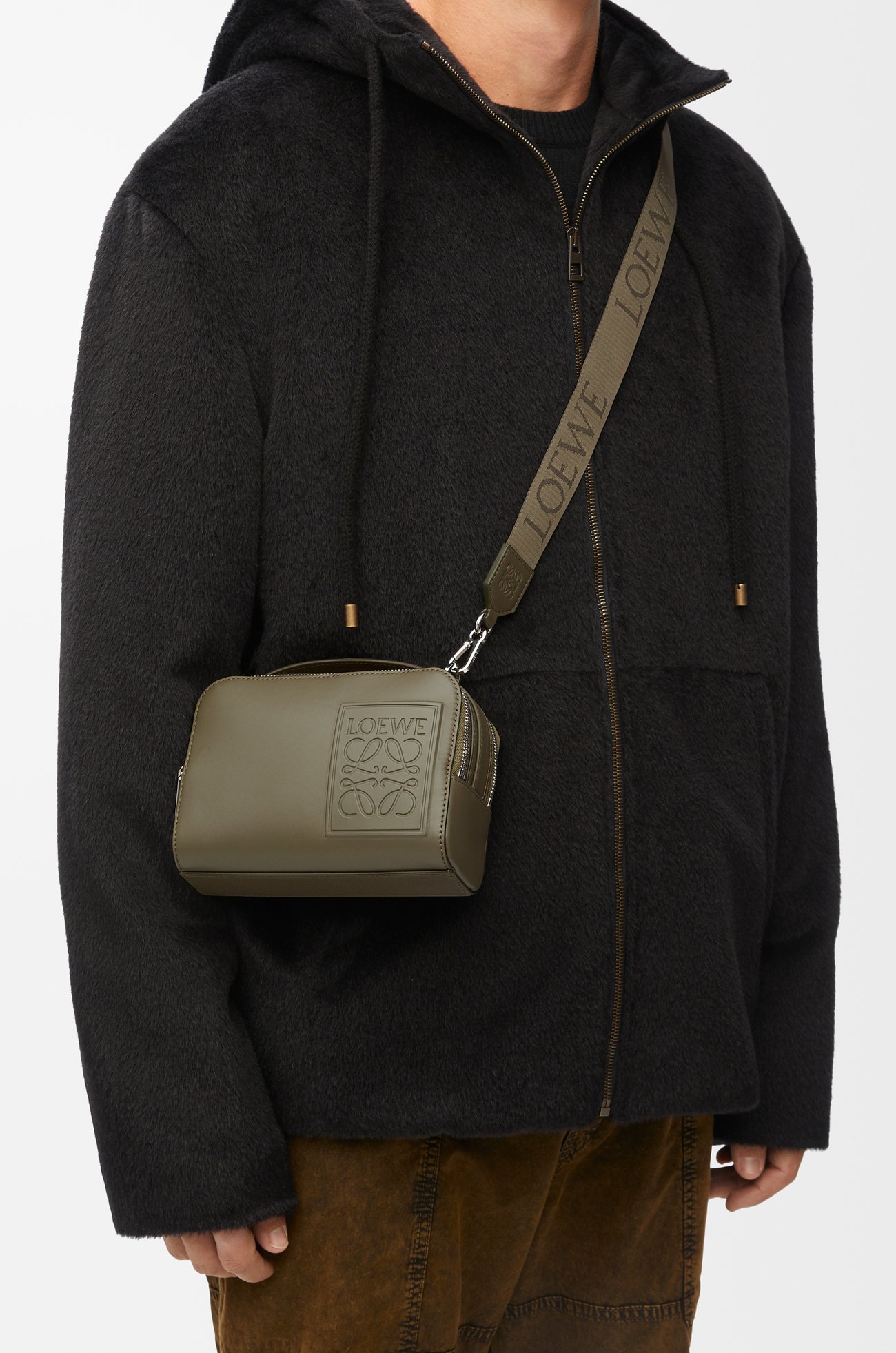 LOEWE クロスボディ カメラバッグ ミニ（サテンカーフ） カーキグリーン