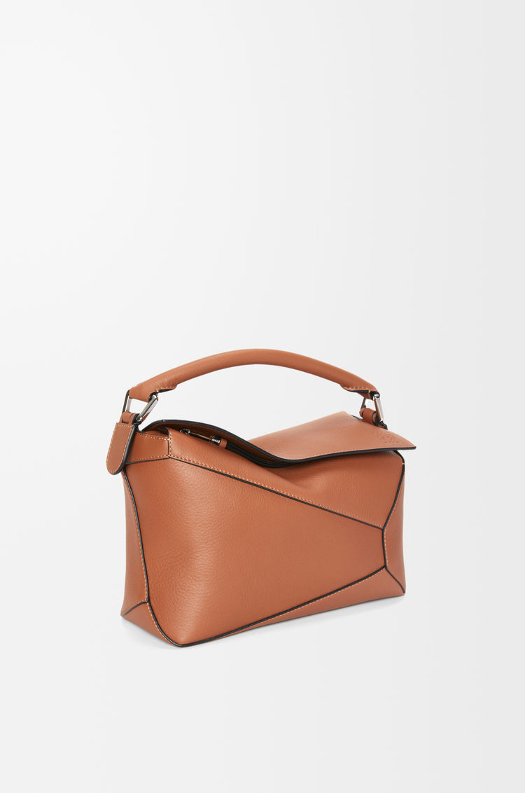LOEWE Bolso Puzzle Edge pequeño en piel de ternera clásica Marrón Claro