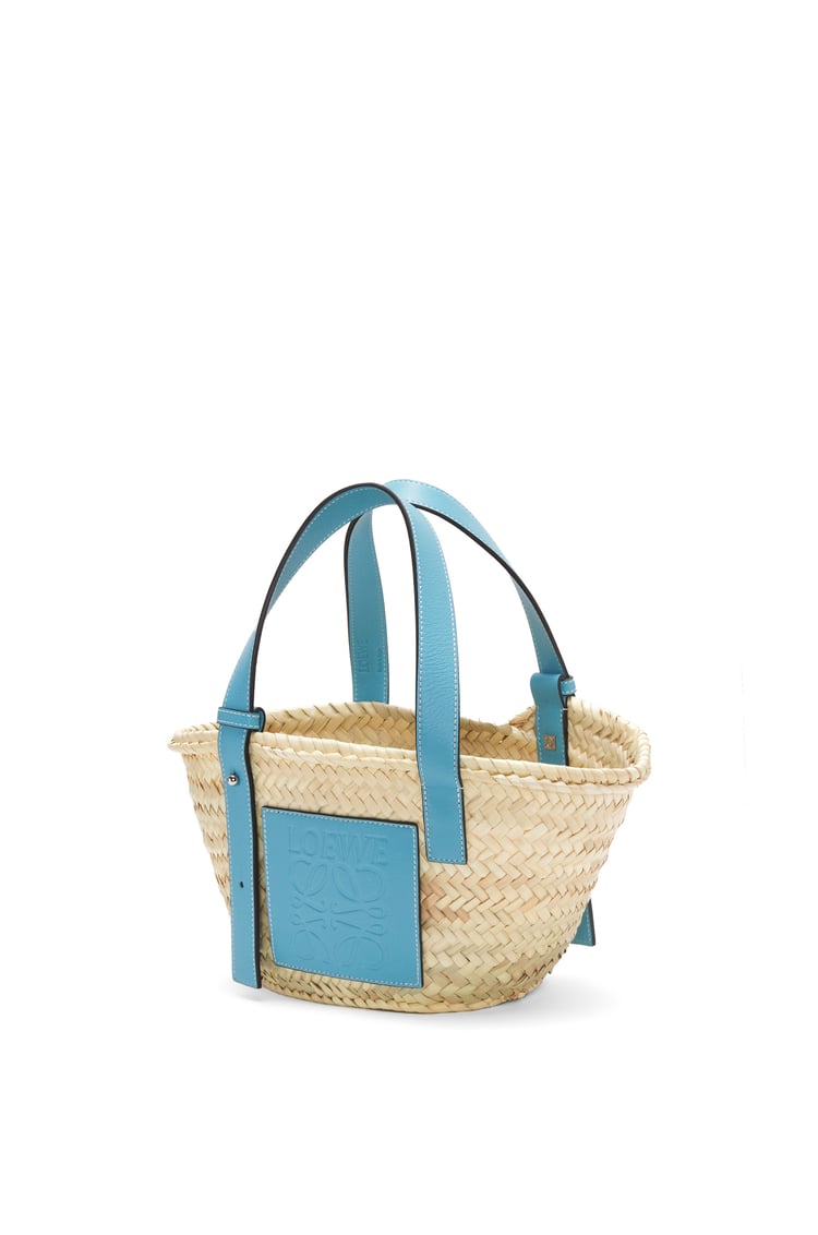 LOEWE Small Basket bag in palm leaf and calfskin 淺藍色