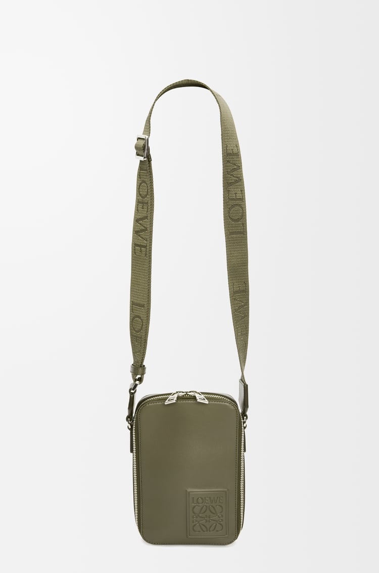 LOEWE Vertical crossbody pocket en piel de ternera Verde Caqui