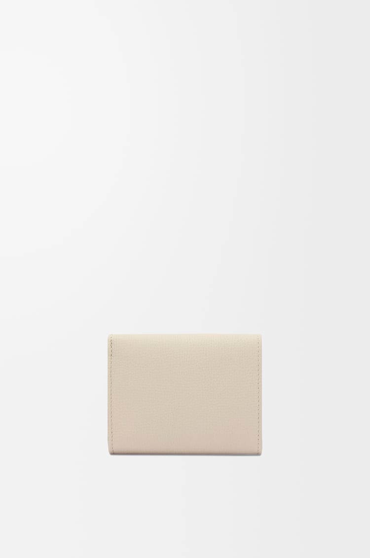 LOEWE 鵝卵石紋小牛皮 Anagram 三摺錢包 淺灰色