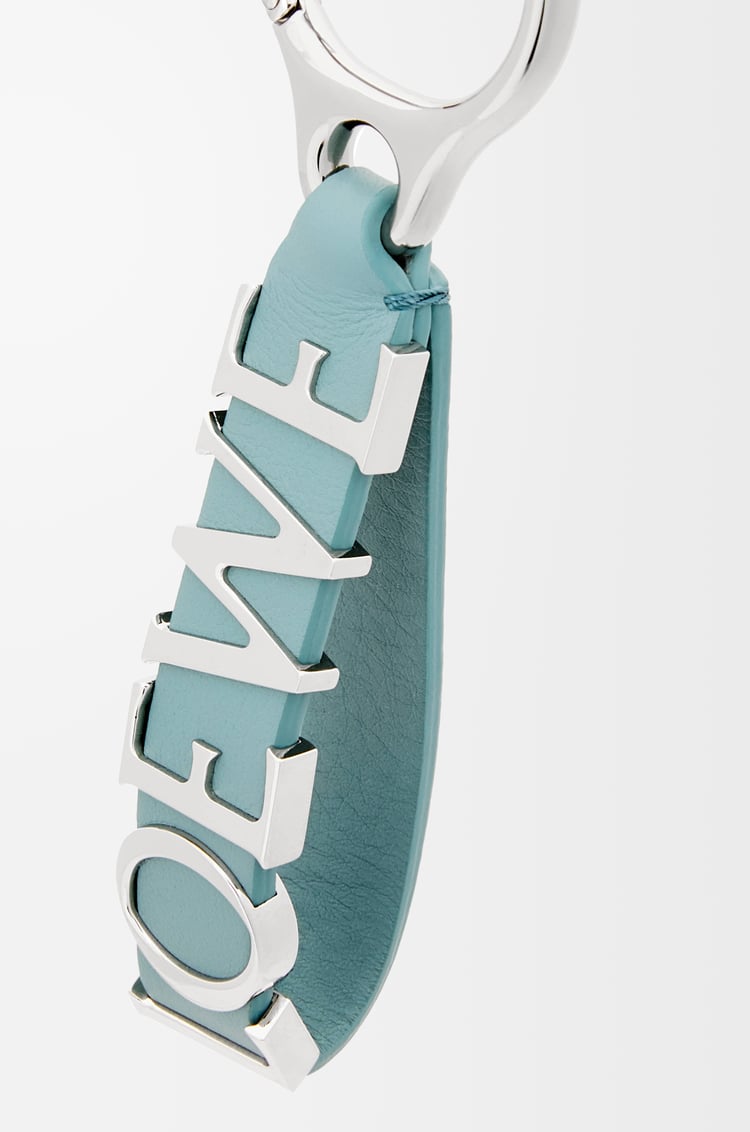LOEWE Charm LOEWE Bold en piel de ternera Agua/Paladio