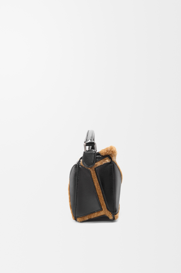 LOEWE Borsa Puzzle Aviator piccola in pelle di agnello lucida e shearling Nero/Marrone