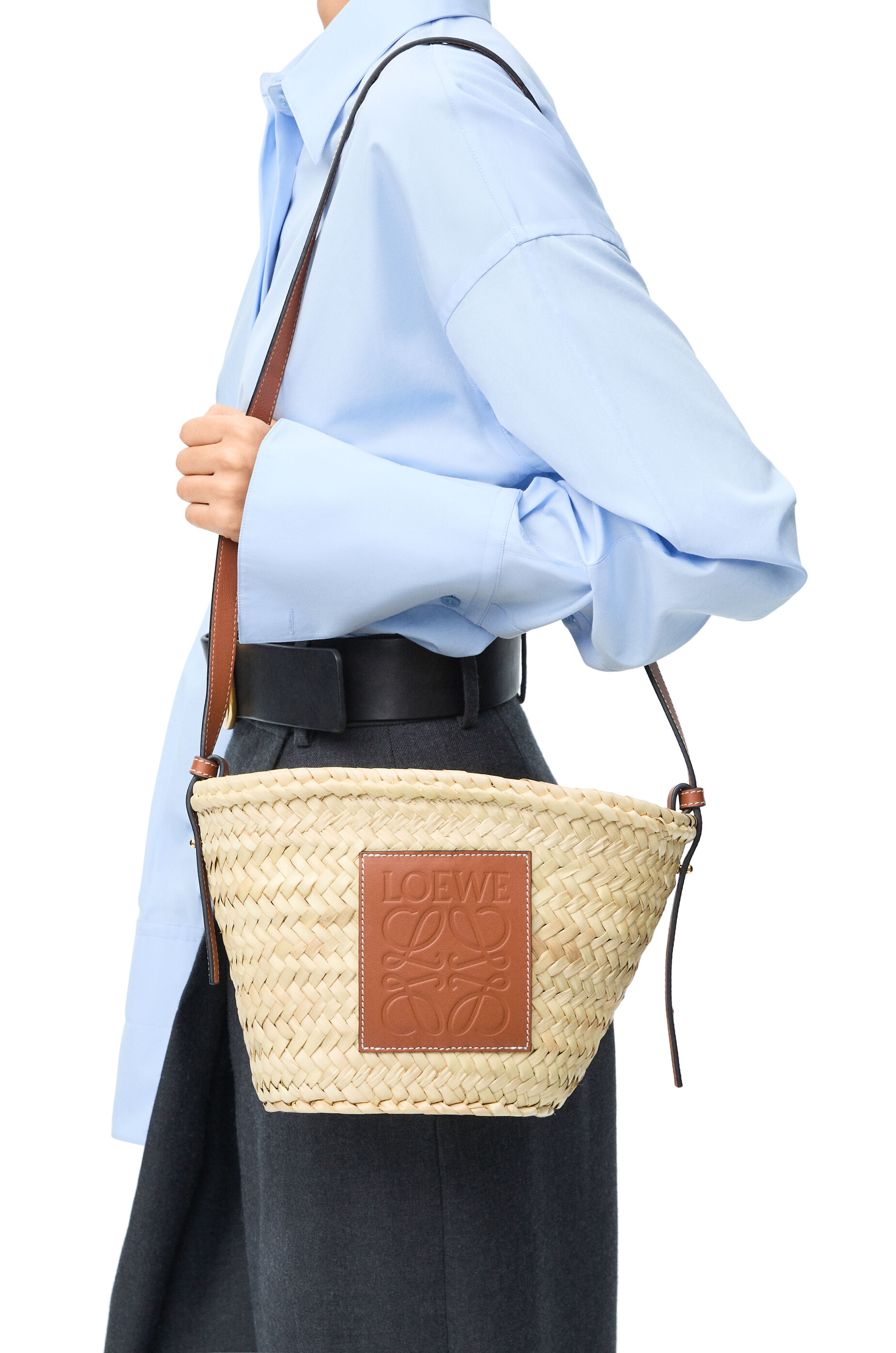 Drawstring bucket in palm leaf and calfskin Natural Tan LOEWE