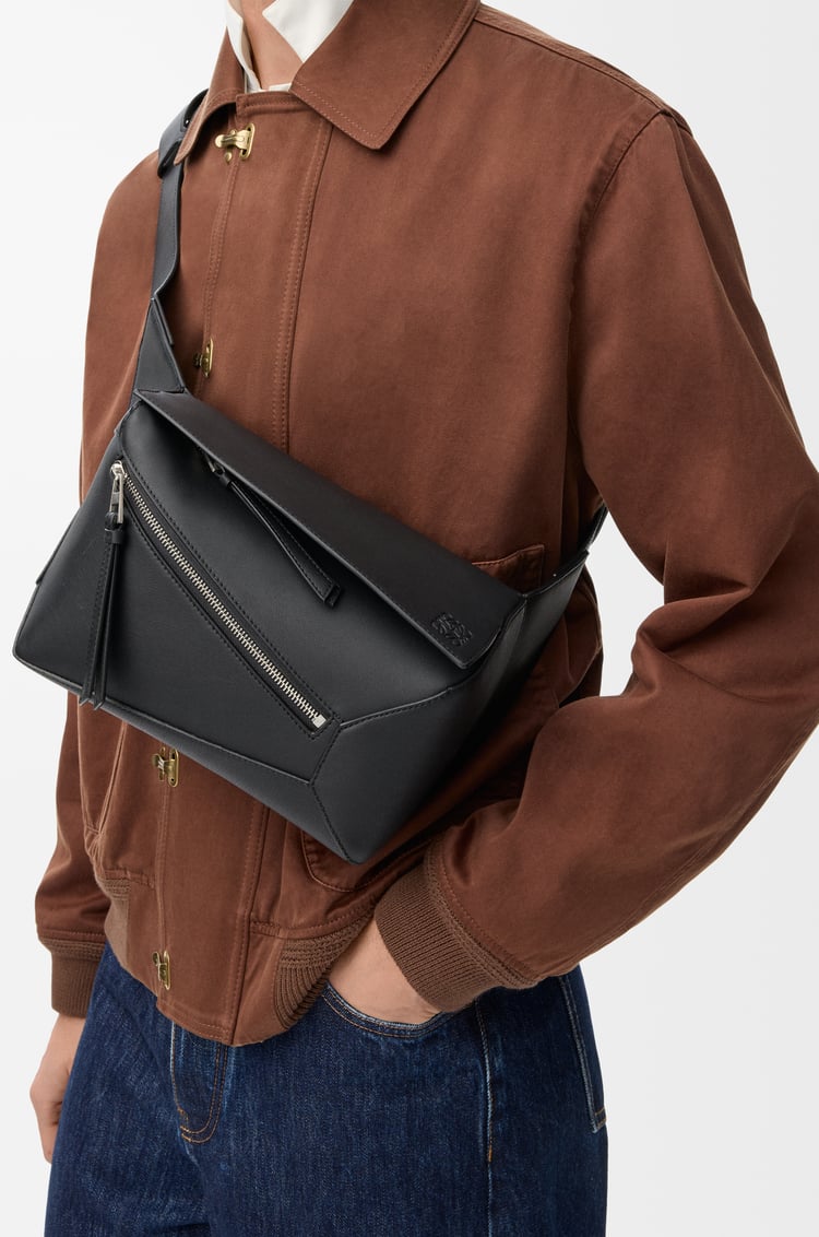 LOEWE Riñonera Puzzle pequeña en piel de ternera Negro