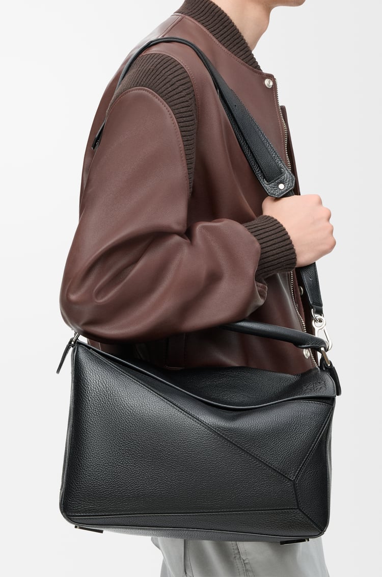 LOEWE Große Puzzle Tasche aus geschmeidigem genarbtem Kalbsleder Schwarz