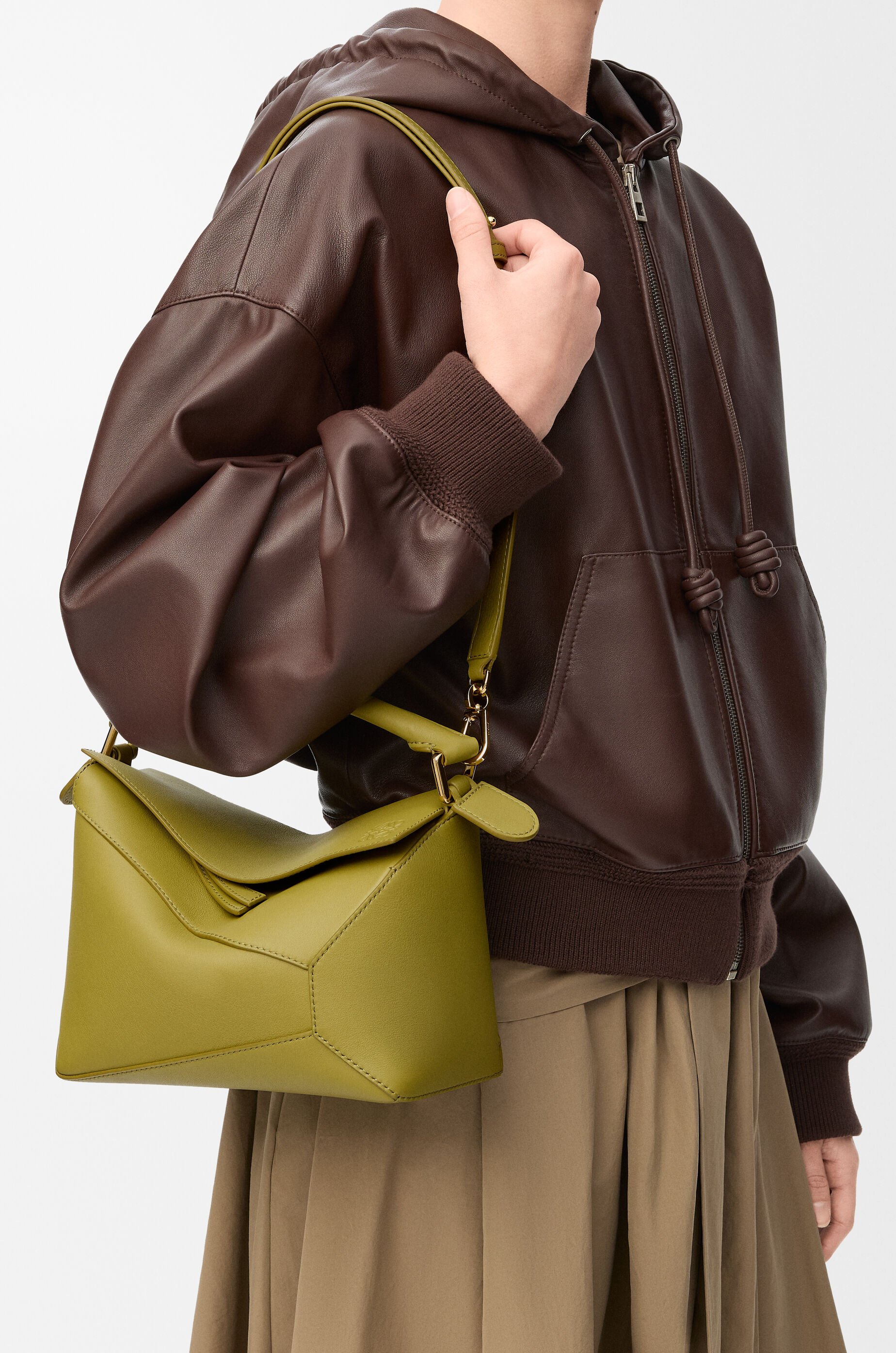 【LOEWE】パズルバッグ スモール （クラシックカーフ） カーキ パズルバッグ スモール（クラシックカーフ） ブラック - LOEWE