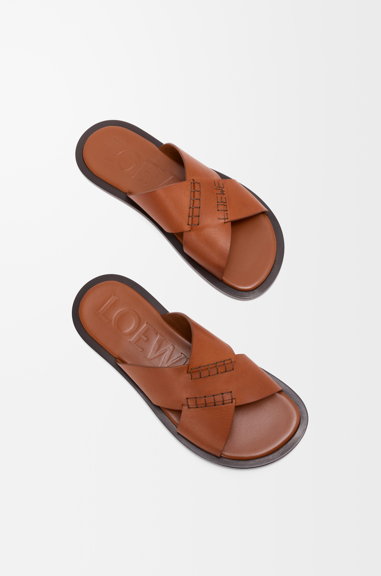 LOEWE Sandalia cruzada Flex en piel de ternera de curtido vegetal Marrón Claro