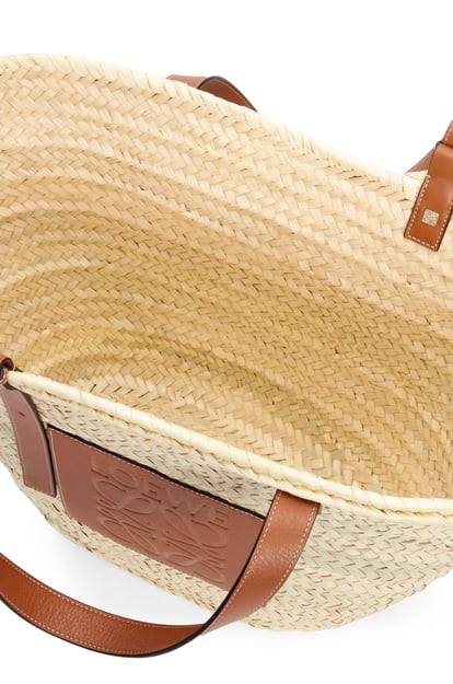 LOEWE 大号棕榈叶和牛皮革 Basket 手袋 Natural/Tan plp_rd