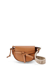 LOEWE Mini Gate Dual Tasche aus weichem Kalbsleder und Jacquard Tan