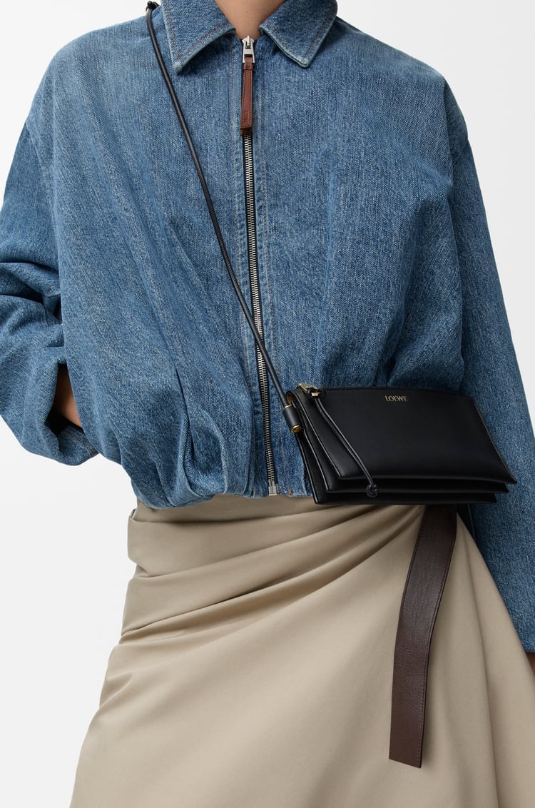 LOEWE 纳帕牛皮革 Joya 手拿包 黑色