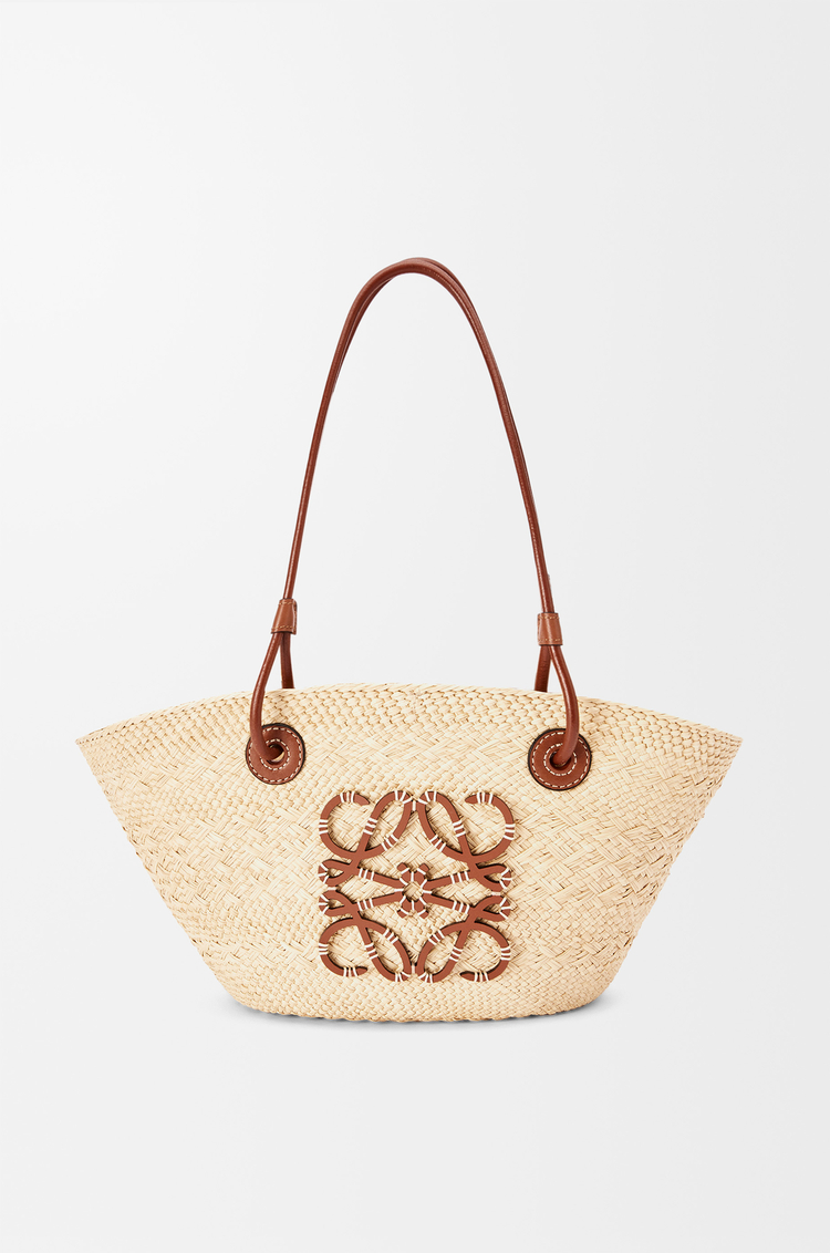 LOEWE Small Anagram Basket bag in iraca palm and calfskin Natural/Tan