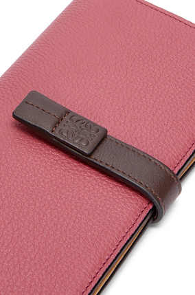 LOEWE Large vertical wallet in grained calfskin Plumrose/Chocolate