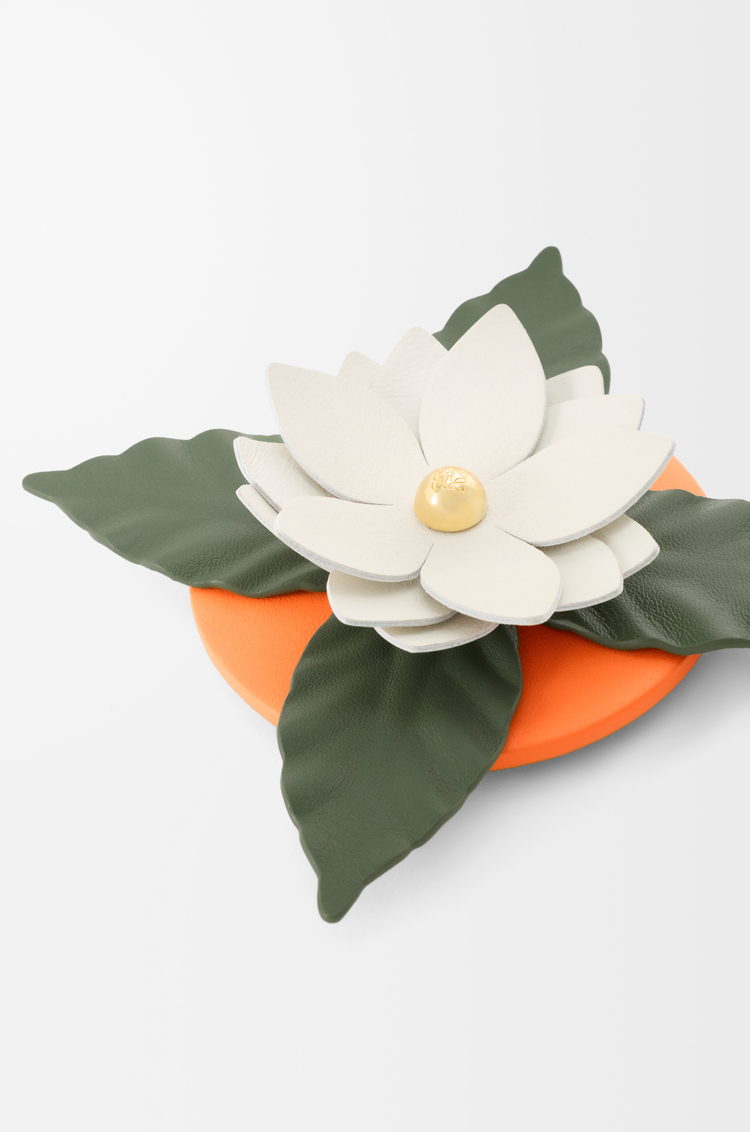 LOEWE Tapa para vela Orchid pequeña en piel de ternera clásica y latón Blanco Suave