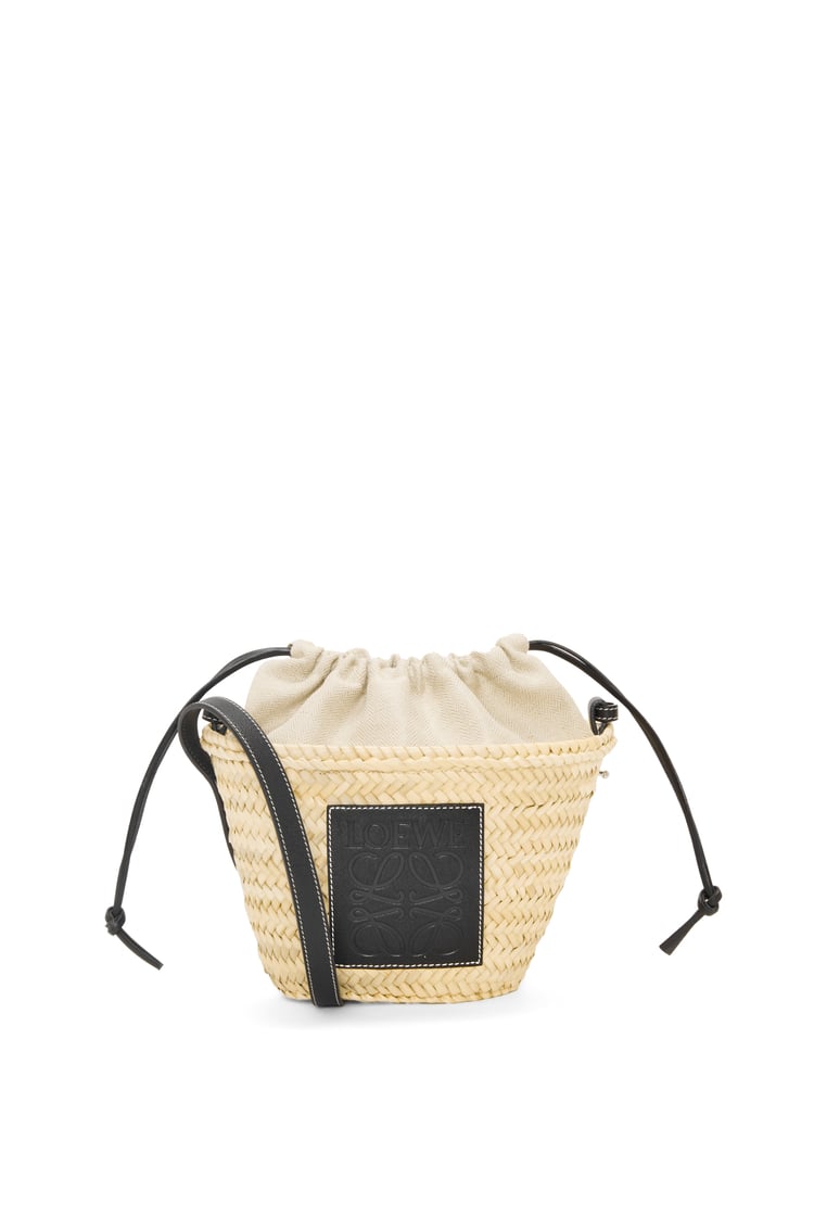 Drawstring bucket bag in palm leaf and calfskin Natural/Black - LOEWE
