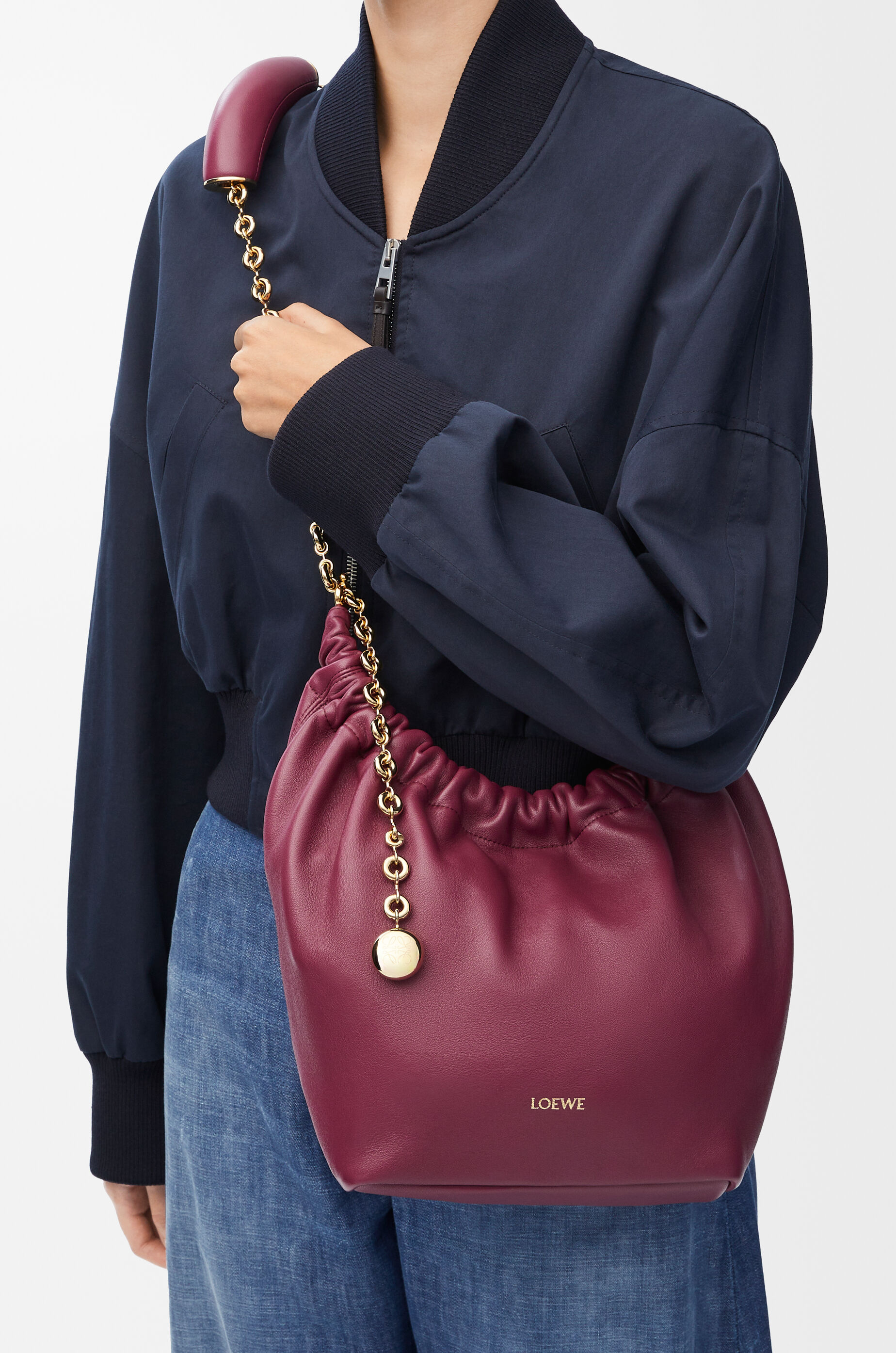 25新作 ロエベ スクイーズバッグ スモール メローナパラム スクイーズバッグ スモール（メローナパラム） ブラック - LOEWE