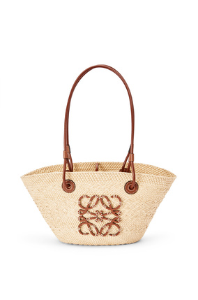 LOEWE 小号伊拉卡棕榈纤维和牛皮革 Anagram Basket 手袋 原色/棕褐色