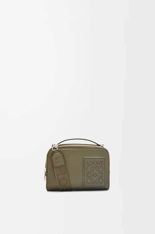 LOEWE Bolso bandolera Mini Camera en piel de ternera satinada Verde Caqui