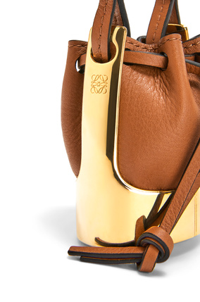 LOEWE Balloon bag necklace in calfskin and brass Tan/Gold plp_rd