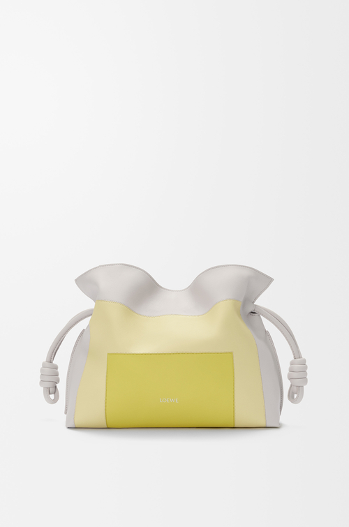 LOEWE Mittelgroße Flamenco Clutch aus Nappa-Kalbsleder Blassgrau/Heller Citrin