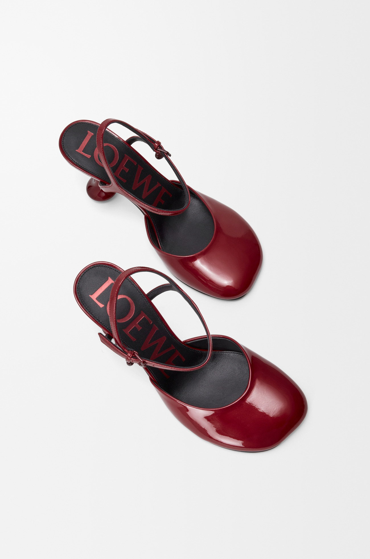 LOEWE Zapato de salón Toy con tira en piel de cordero suave efecto charol Rojo Oscuro