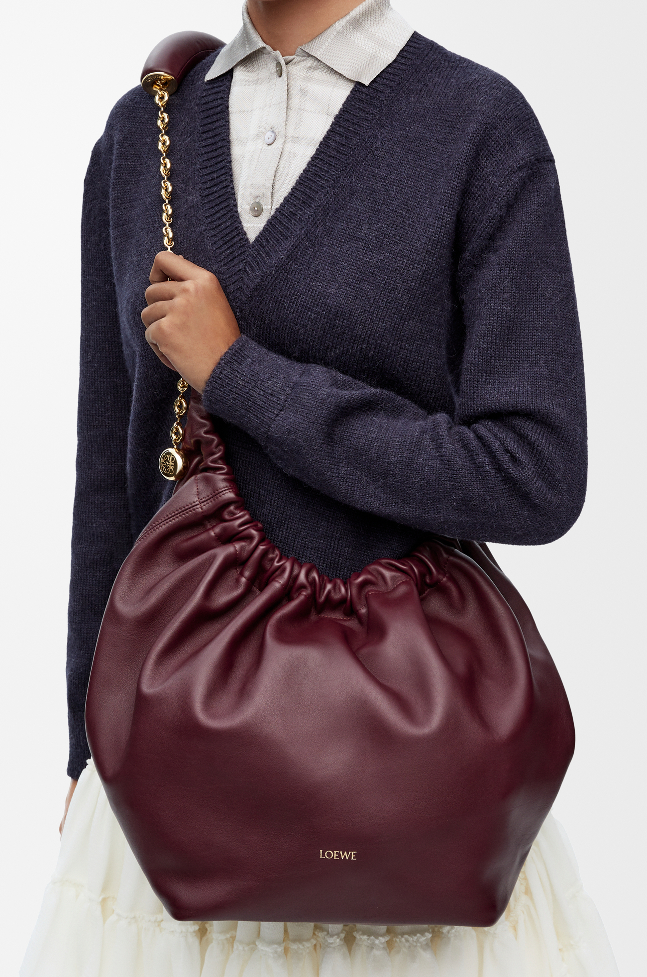 LOEWE Medium Squeeze bag in mellow nappa lambskin Dark Burgundy plp_rd