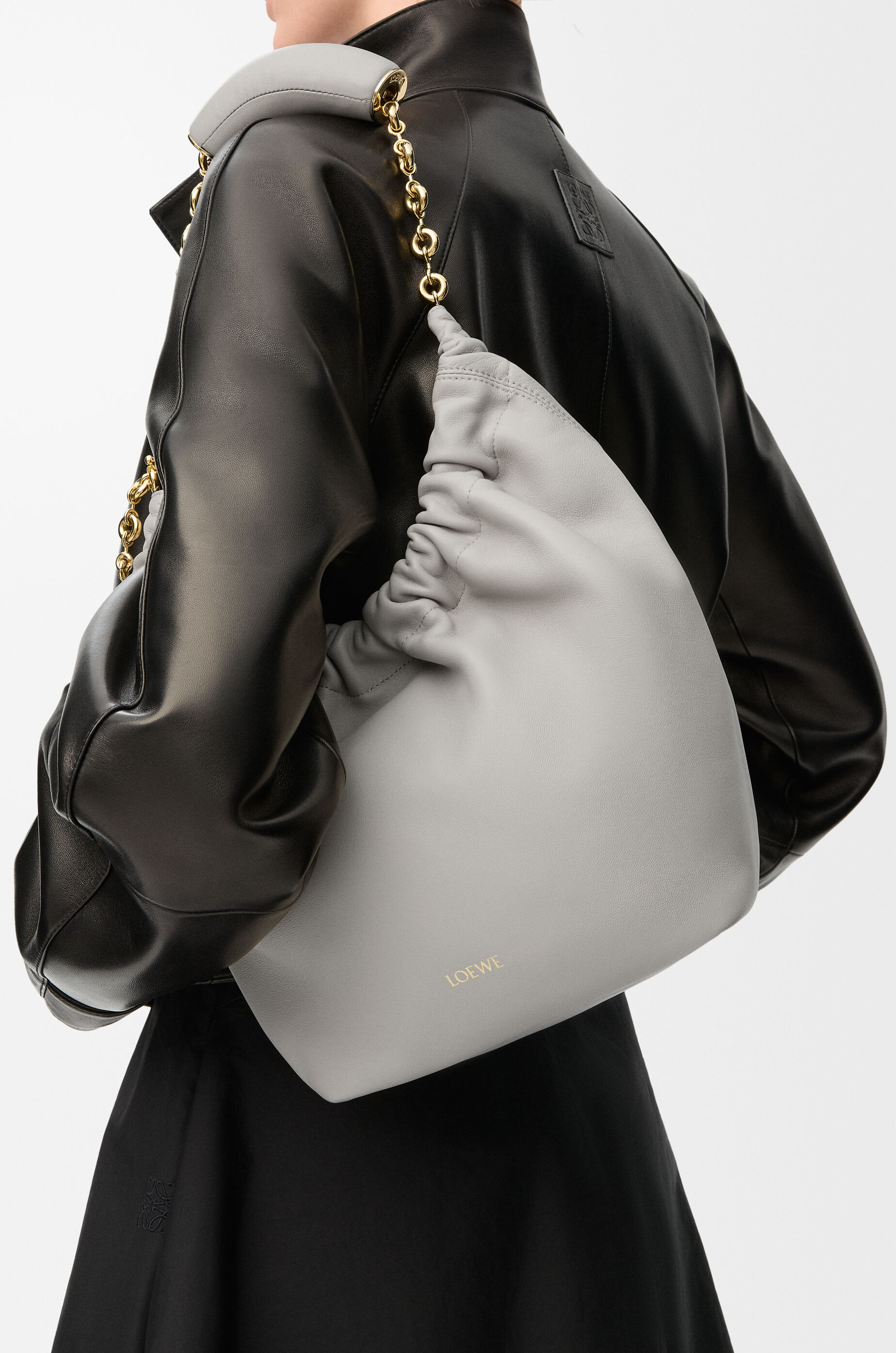 新作☆LOEWE スクイーズバッグ スモール(メローナパラム) スクイーズバッグ スモール(メローナパラム) グレー - LOEWE