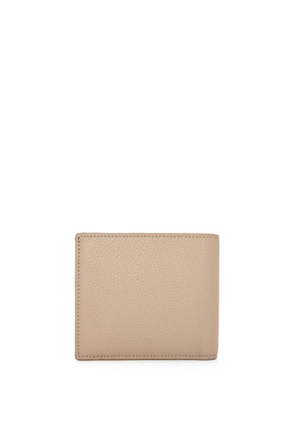 LOEWE Bifold wallet in soft grained calfskin 沙色 plp_rd