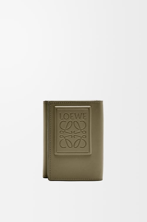 LOEWE 缎面牛皮革三折钱包 卡其绿色