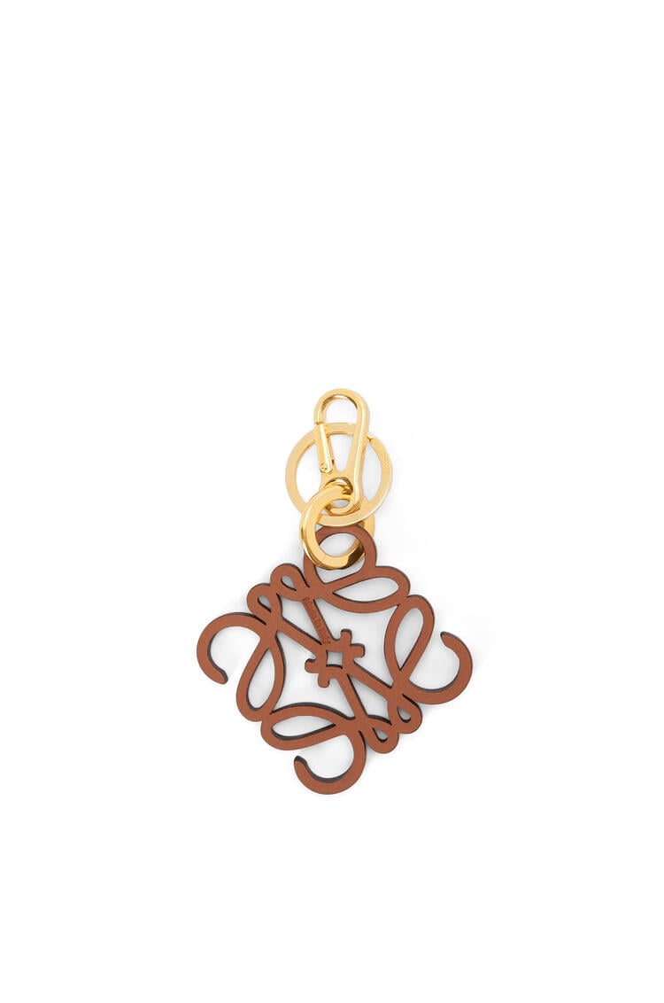 LOEWE Anagram charm in calfskin and brass Yellow/Tan pdp_rd