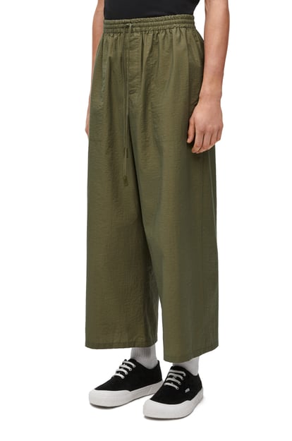 LOEWE Cropped trousers in cotton blend 卡其綠 plp_rd