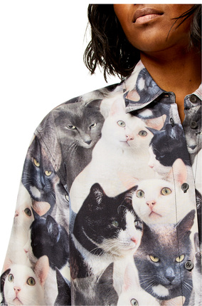 LOEWE Camisa en seda con estampado de gatos Gris/Negro plp_rd
